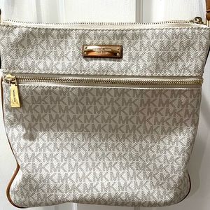 Michael Kors messenger crossbody bag